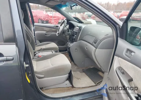 2010 Toyota Sienna Le from USA, damaged, VIN 5TDKK4CC0AS323009